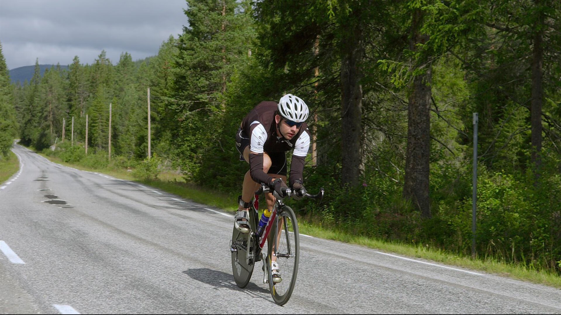 高位压迫下进球转化率超常规战术，高位压迫和防守反击
