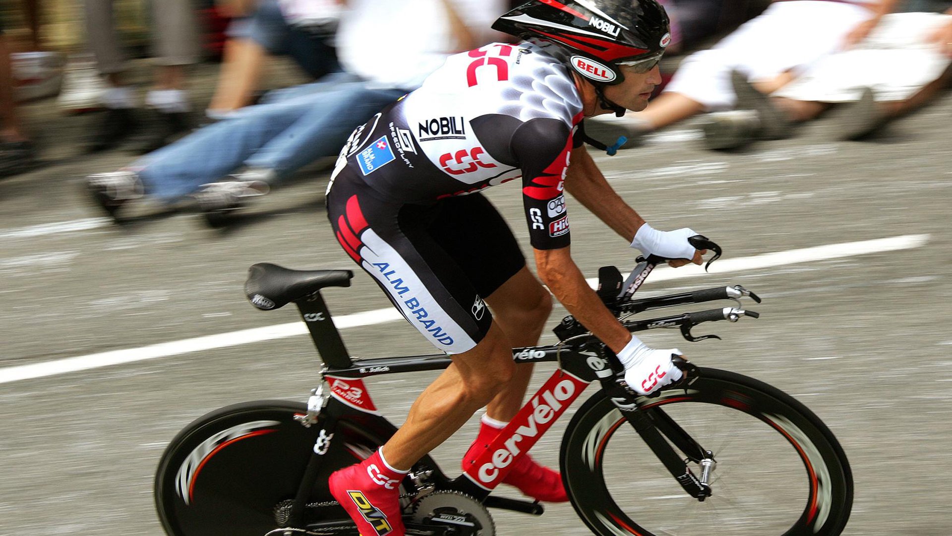 瑞士骑手马丁·福克斯在巴黎奥运会后成为马术协会主席，推动马术运动发展。