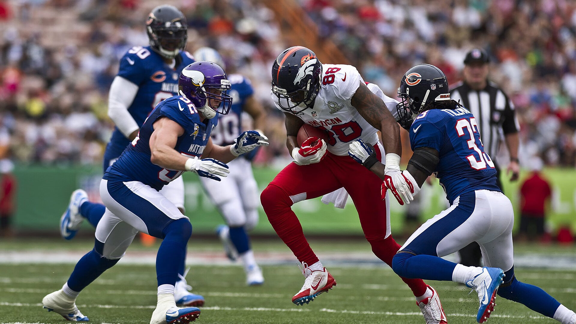 九游登录中心-青少年篮球锦标赛：库里做客现场，现场投中长距离三分带动氛围！