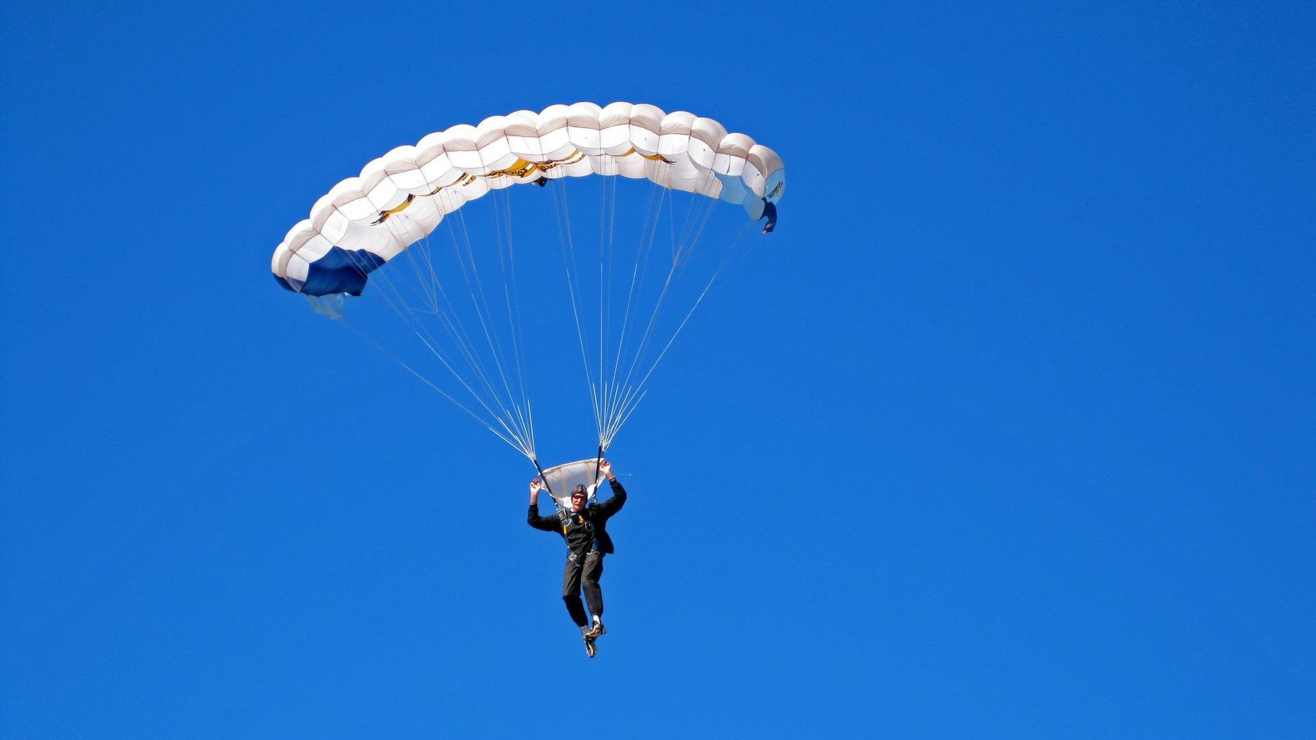 青少年足球赛事不断创新,加入多样化团队合作项目,开展青少年足球训练的意义