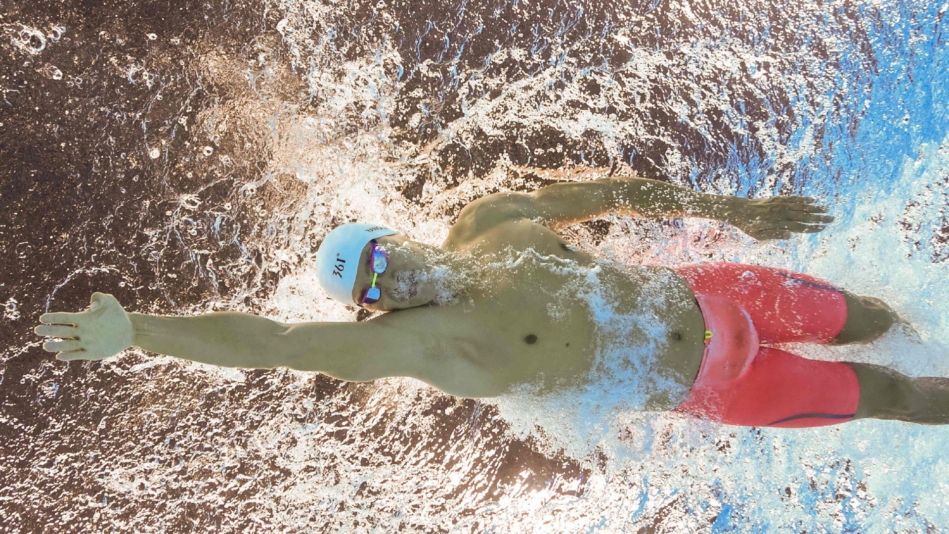 高校足球赛规模扩大，培养专业足球人才路线逐步明确，高校足球比赛